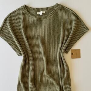 nwt Olive Green Ribbed Half-Sleeve Knit Top | Minimalist Chic Size M